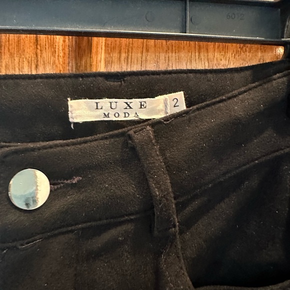 Luxe moda brushed suede like pants with studs - Picture 3 of 4